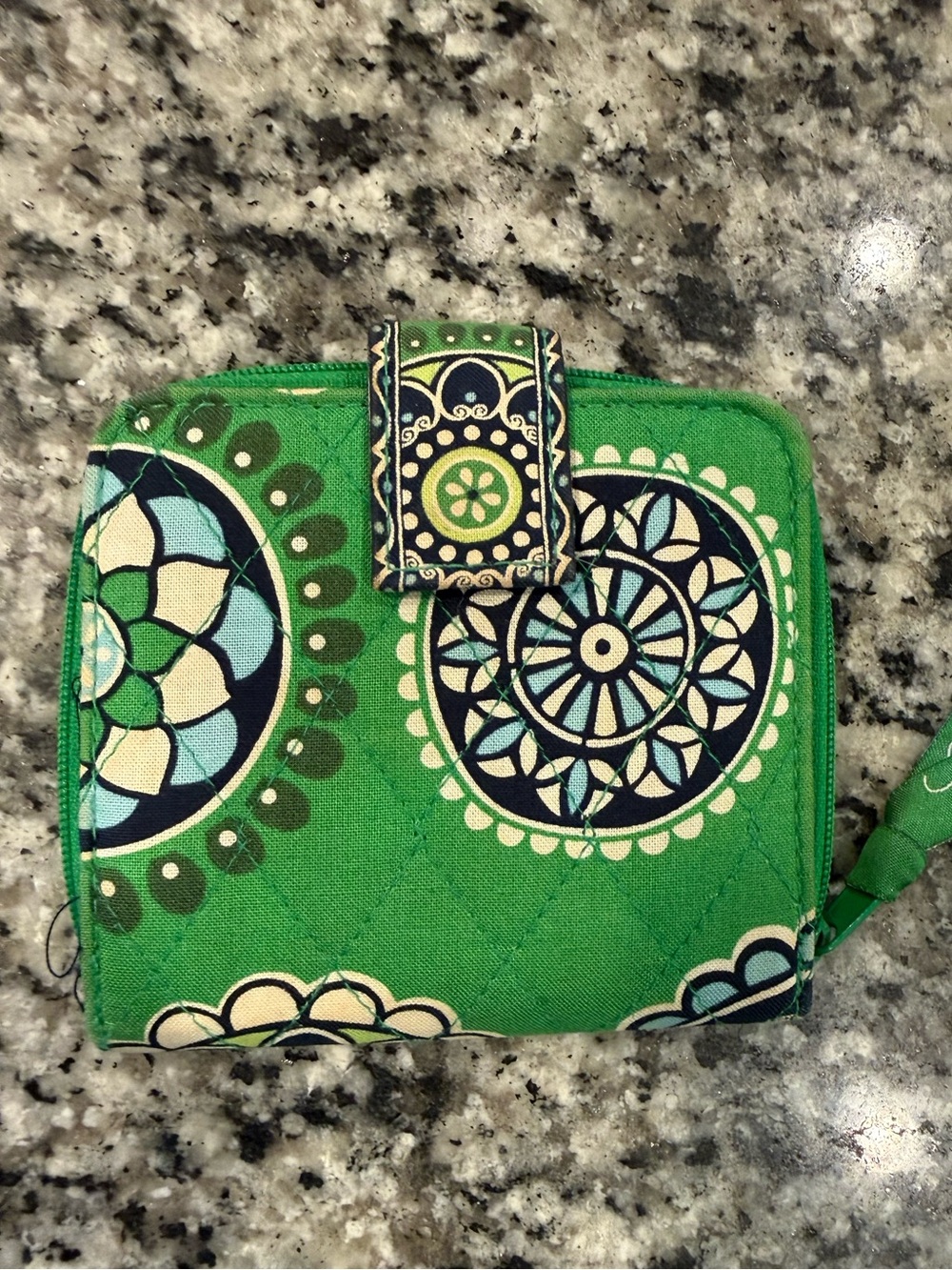 Vera Bradley Cupcakes Green Quilted Cotton Bifold Wallet Retired 2009 Vintage